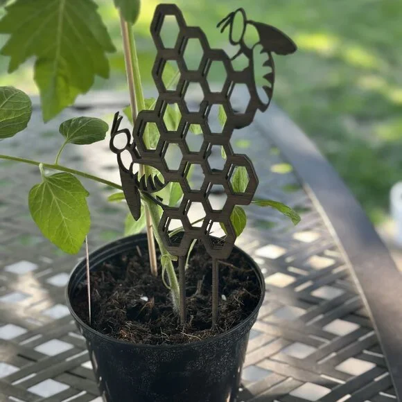 Bee Honeycomb Trellis (5x10) - Picture 2 of 3